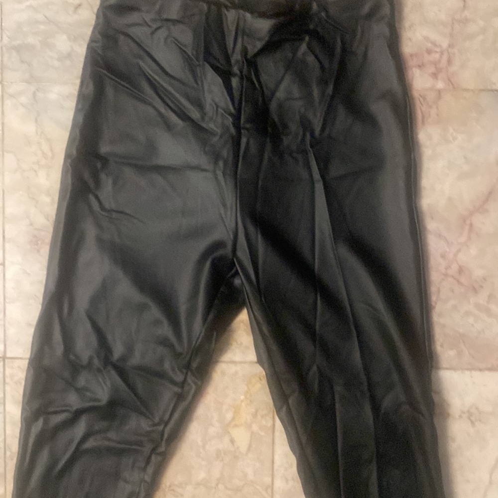 Shein leather like legging - Picture 2 of 6